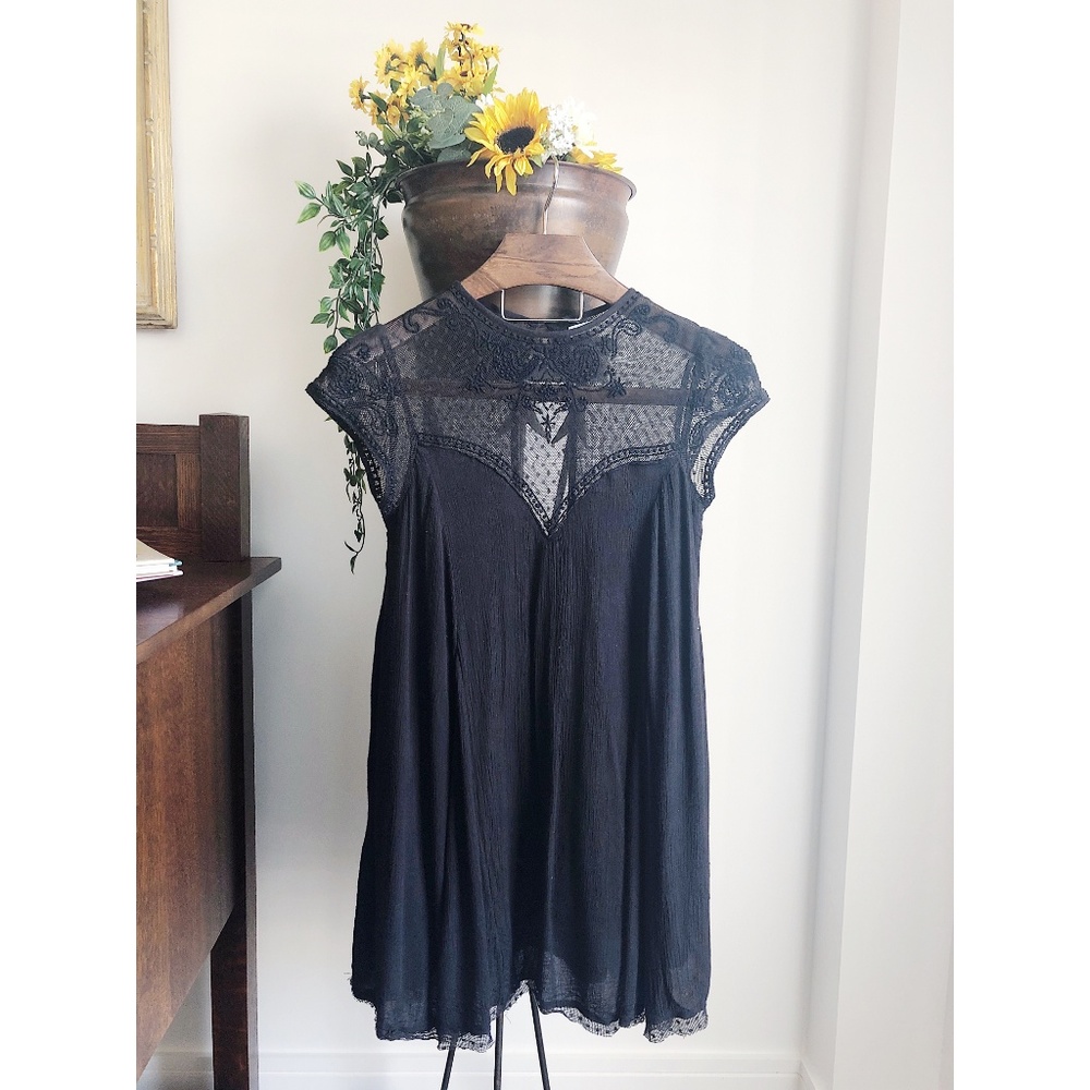 KIMCHI BLUE URBAN OUTFITTERS LACE FLOWY DRESS - Picture 1 of 6